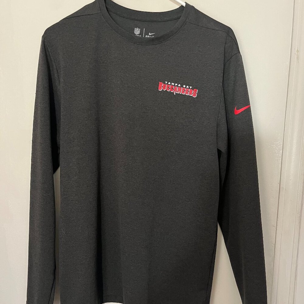 Nike Dri-Fit Tampa Bay Buccaneers Long Sleeve Shirt Size M